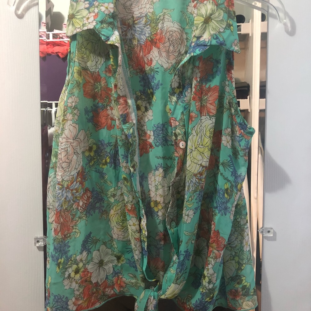 Sleeveless blouse
